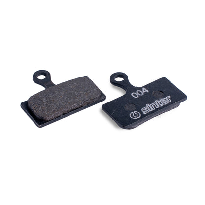 Sinter Black s004 organic disc brake pad next to worn pad, for Shimano XTR, XT and SLX G/L Type calipers
