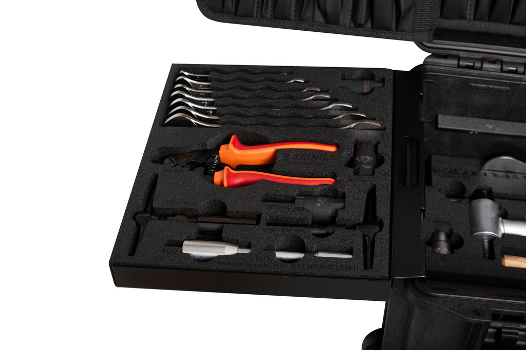 Master Tool Kit 2.0 top tray with row of combination wrenches and red-orange grip pliers in foam cutouts