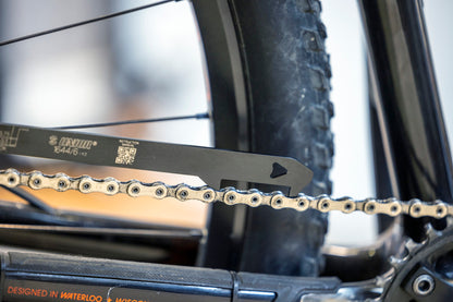 Chain Wear Indicator 1644/6 dropped onto a worn chain on a Trek mountain bike, gauge teeth seated between rollers