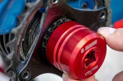 Mechanic seating Unior 1724.FR60 lockring tool onto a Fazua Ride 60 e-bike drive unit lockring