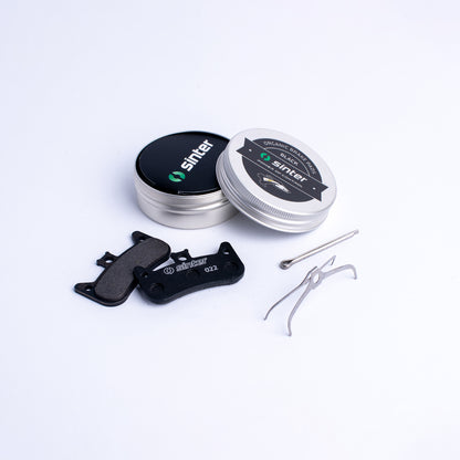 Sinter Model 022 organic disc brake pads in black endurance compound for Formula Cura 4, with tin, pin and spring