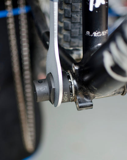 Unior 1671.2/4 8-notch tool on a cartridge bottom bracket, driven by a 1/2 inch ratchet at the BB shell