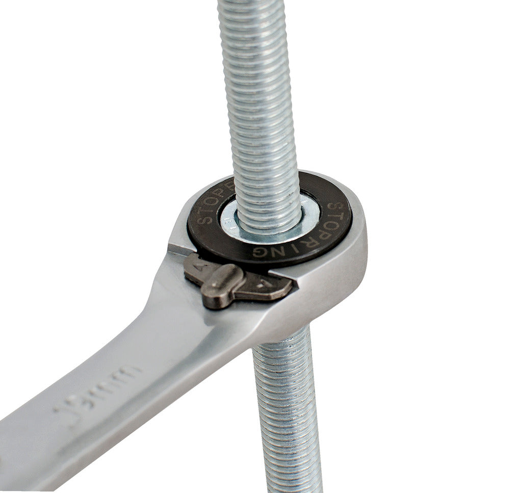 Unior 160/2 19 mm Stop ring ratchet box end on a stud, reverse button visible