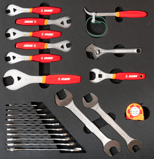 Set of tools in tray 2 for 2600D General tools for servicing suspension