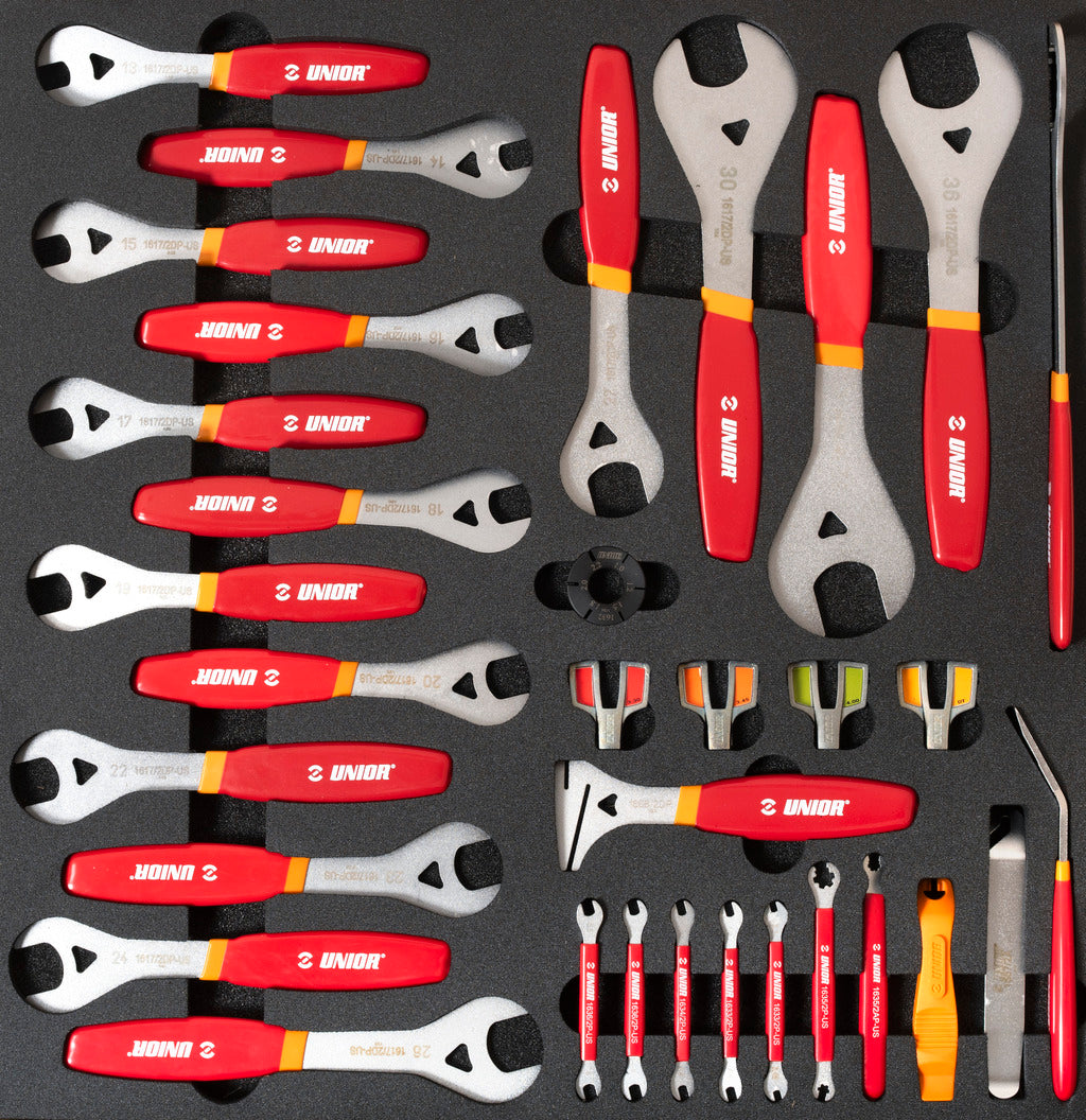 Set of tools in tray 3 for 2600A and 2600C - Drivetrain tools