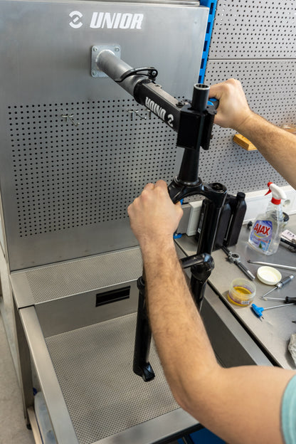 Unior 990SIN sink with suspension fork clamped to the perforated back panel, ready for service over the stainless basin