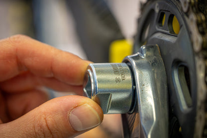 Unior 1609.2DUB/5 four-pin socket seated on a SRAM DUB self-extracting crank cap, 1/2 inch square drive visible