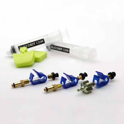 Bleedkit Ultimate for SRAM overview, two syringes, green piston spacers and three bleed-port fittings on white